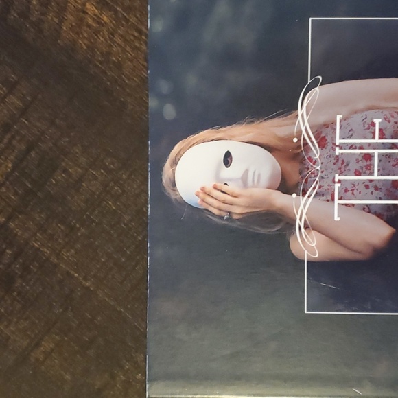 Adult fiction book - Picture 5 of 6